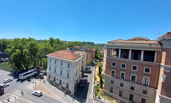 Roman Ghetto Apartment | Elegance, Wine & View