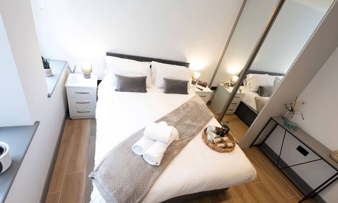 West Finchley Apartment | Elegant 1 Bedroom Flat in London
