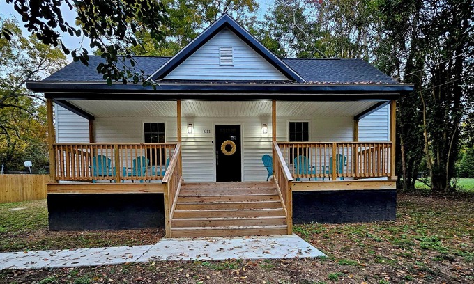 Sanford House | 🌟Elegant 1910 Boutique; Baby-Friendly & Veteran-Owned🌟