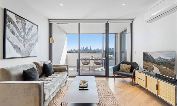 Prahran Apartment | Elegant 2-Bed Apartment With Expansive City Views