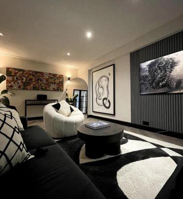 Brondesbury Park Apartment | Elegant 2-bed Oasis: Renovated, Artful Decor & Sunlit w/Parking in Queens Park