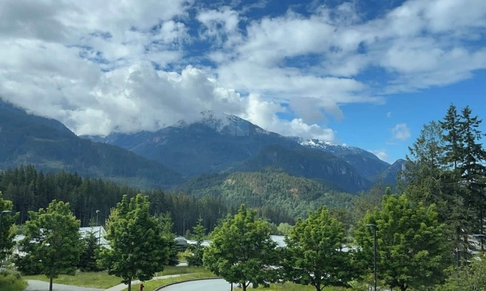 West Vancouver House | Elegant 2 bedroom Guest Suite in Prime Ambleside near Beach, Mall, Downtown