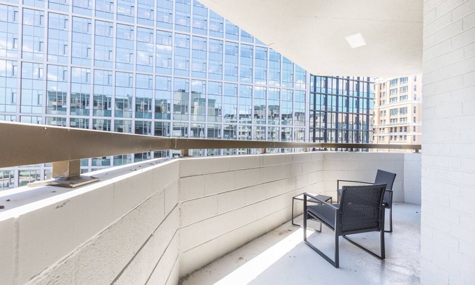 Crystal City Apartment | Elegant 2BR Apartment - Minutes to D.C.
