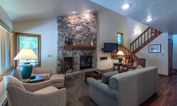 Baileys Harbor Condo | Elegant 2BR Condo with Lake View, Balcony, and Sauna