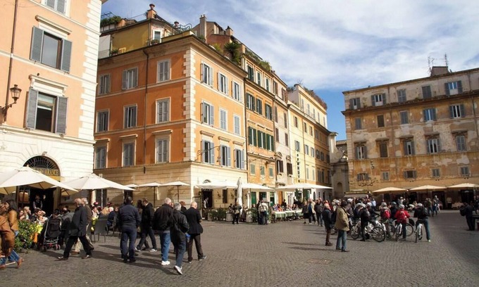 Rome Apartment | Elegant 3-Bedroom Roman Retreat with Terraces Near Trastevere Station