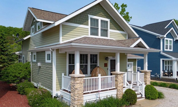 West Wing Estates House | Elegant 3 BR Home with Screened Porch, Year Round Pool & Hot Tub