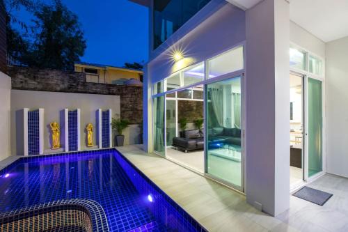 Ban Saiyuan Apartment | Elegant 3BR Private Pool Villa Sara near Naiharn