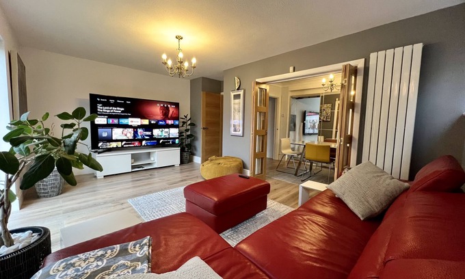 Petts Wood and Knoll House | Elegant 4 Bedroom Detached House