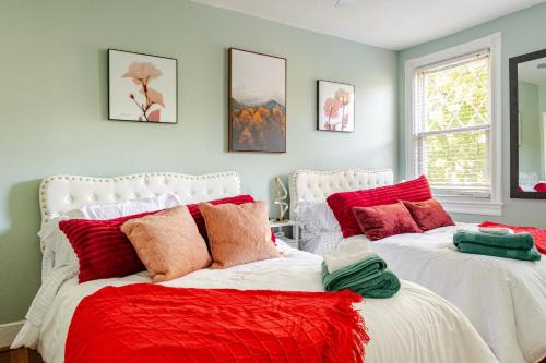 Near Northeast House | Elegant 4BR & 4BA House in DC