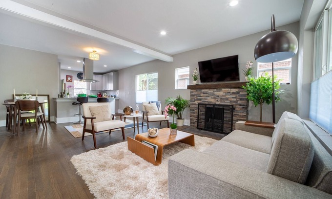 Cole House | Elegant and Bright 4BR Home near DTWN and RiNo