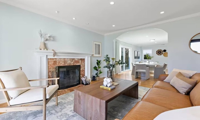 Farm Hills House | Elegant and Inviting Home in RWC