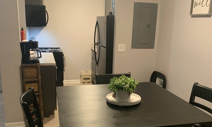 Beavercreek Apartment | Elegant and Romantic1 bedroom Apartment Right across the street from the Green !