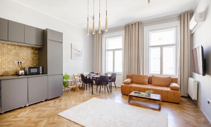 Ujlipotvaros Apartment | Elegant and spacious holiday home