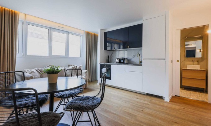 Combat Apartment | Elegant Apartment - 2br/6p - Canal St Martin