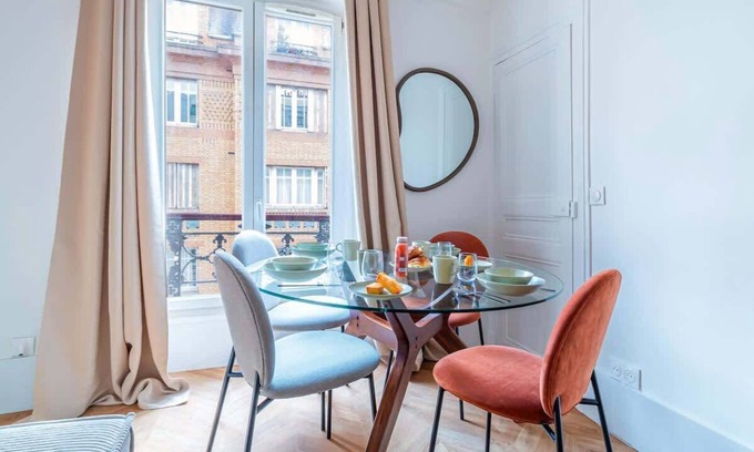 Quartier de l'Ecole-Militaire Apartment | Elegant apartment near Le Bon Marché, Paris 7th arrondissement
