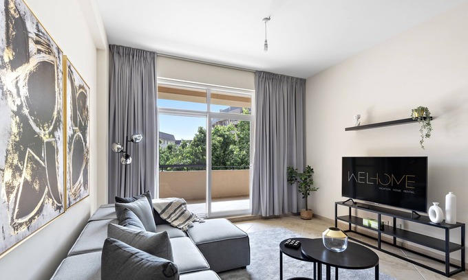 Motor City Apartment | Elegant Apartment Retreat at Widcombe House 3