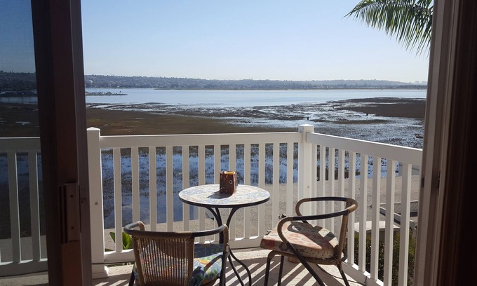 Crown Point Condo | Elegant Bay View Condo with bikes, good location