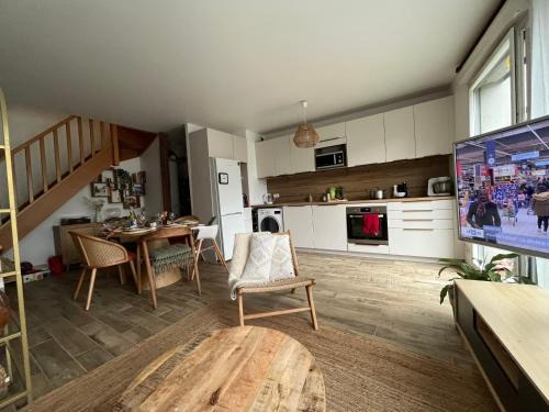 Alfortville Apartment | Elegant Bohemian Olympics Apartment - Near Paris