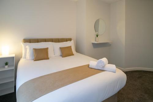 Chinatown Apartment | Elegant City Base in Liverpool - Cozy 1-Bed for Business & Relaxation