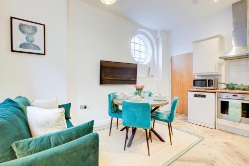 Island Gardens Apartment | Elegant City Retreat near Greenwich