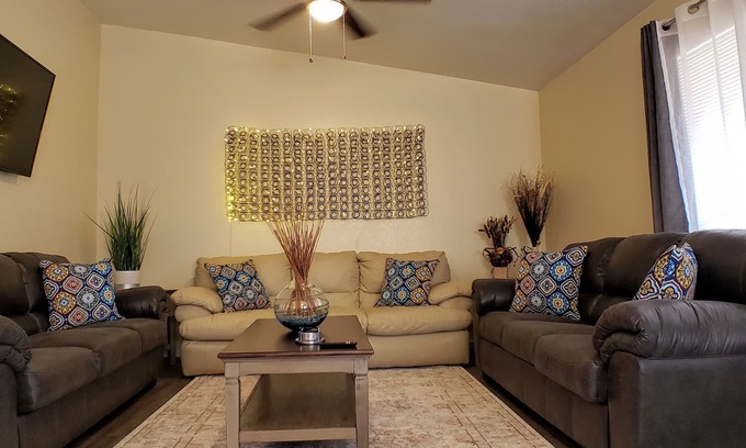 Tucson House | šElegant, Clean&Comfy|King Bed|Garage|AC|PetsOkš