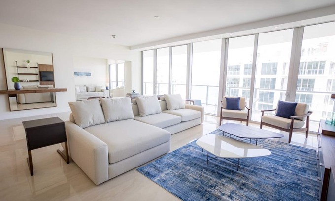 Singer Island Hotel | Elegant Coastal Stay with Pool & Oceanview