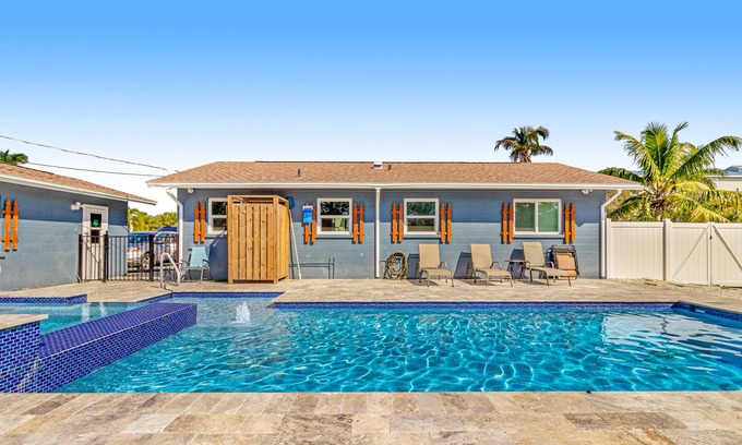 Cortez Cottage | Elegant cottage in AMI/Cortez fishing village with central AC & washer/dryer