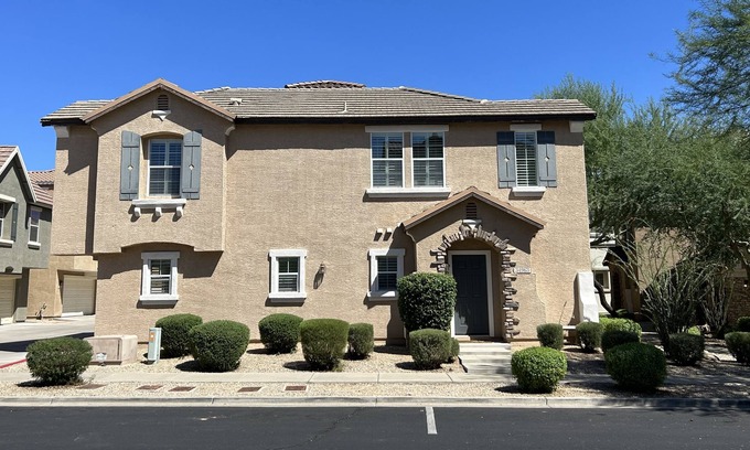 Tramonto House | Elegant Desert Hideaway - immaculate contemporary style home in North Phoenix.
