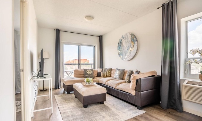 Beasley Apartment | Elegant Hamilton Apartments. GYM, BBQ