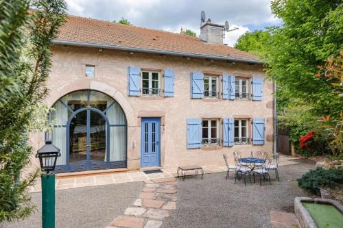 Taintrux Villa | Elegant Historical Farmhouse - Domaine Macky