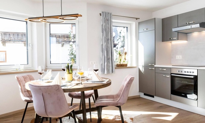 Oberau Apartment | Elegant holiday home, 400m to the ski bus