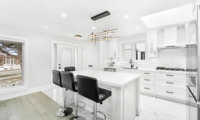 North York House | Elegant Home -Experience Comfort and Luxury