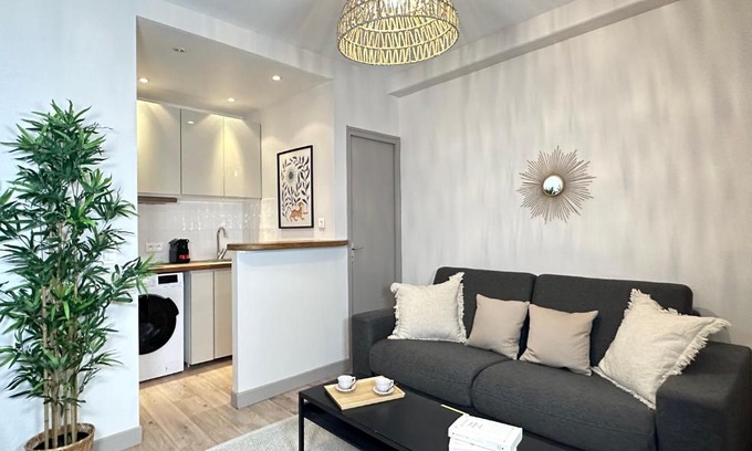 Passy Apartment | Elegant Home near Trocadéro