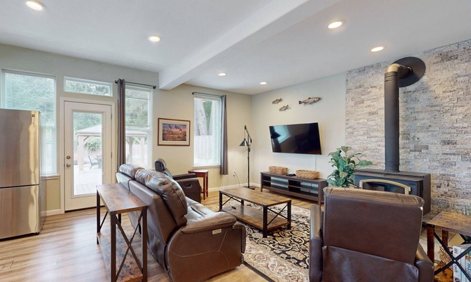 McKinleyville House | Elegant home near beach with gazebo, wood burning stove & private W/D