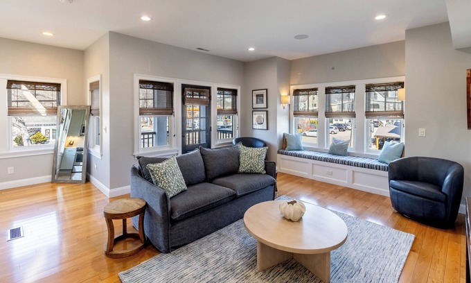 Fifth Ward Condo | Elegant Home Walking Distance To Newport Harbor, Brenton Point and Downtown