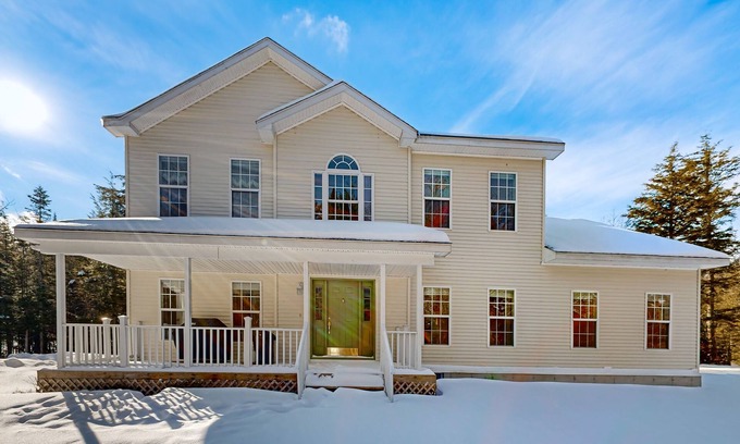 Stratton and Bromley Ski Areas House | Elegant house in quiet neighborhood, close to ski mountains, gas fireplace, wifi