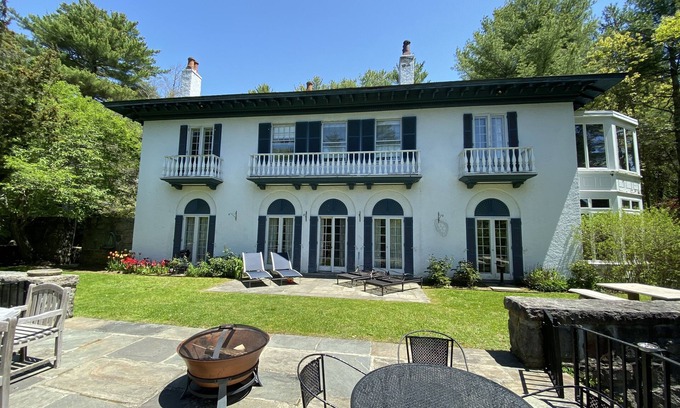 Manchester-by-the-Sea House | Elegant Italian Villa On The Scenic Coast of New England