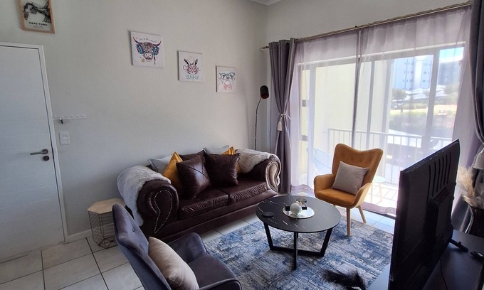 Boksburg Apartment | Elegant lifestyle gateawaynnCozy and stylish Apartment in Lifestyle Estate!nn