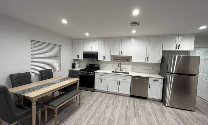 Northridge House | Elegant, luxury and contemporary Family-sized vacation home