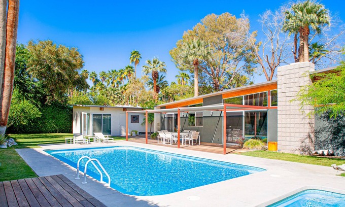 Vista Las Palmas House | Elegant, mid-century Alexander butterfly home w/pool & gas grill