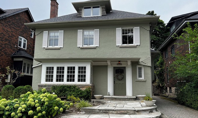Midtown Toronto House | Elegant midtown Toronto home in coveted Chaplin Estates!
