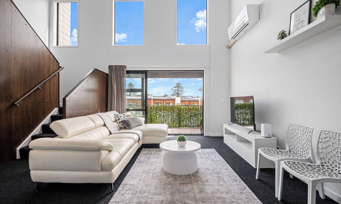 Hobsonville Apartment | Elegant minimalistic 3 BR apartment in stunning Hobsonville Point