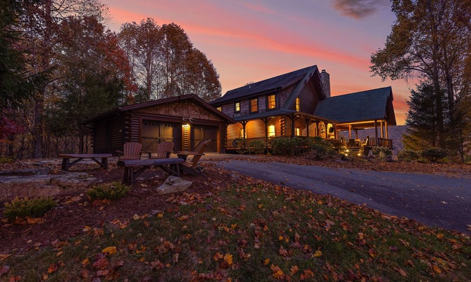 Boone Cabin | Elegant Mountain Lodge with Beautiful Sunsets