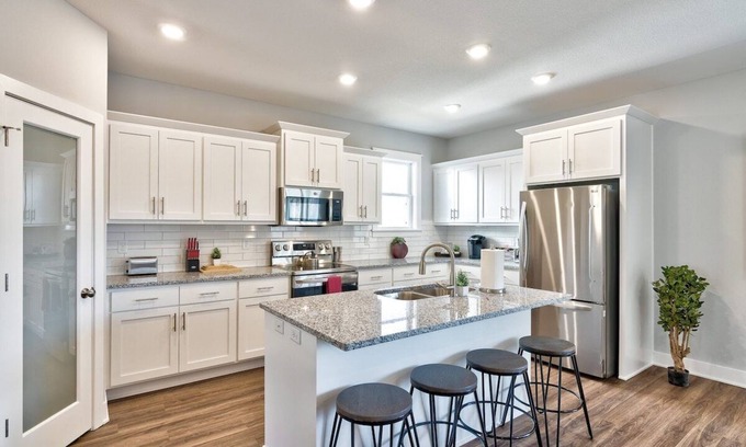 Raytown House | Elegant New Build Home W/Office
