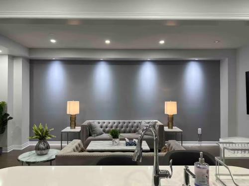 Oakville House | Elegant Oakville Town Residece