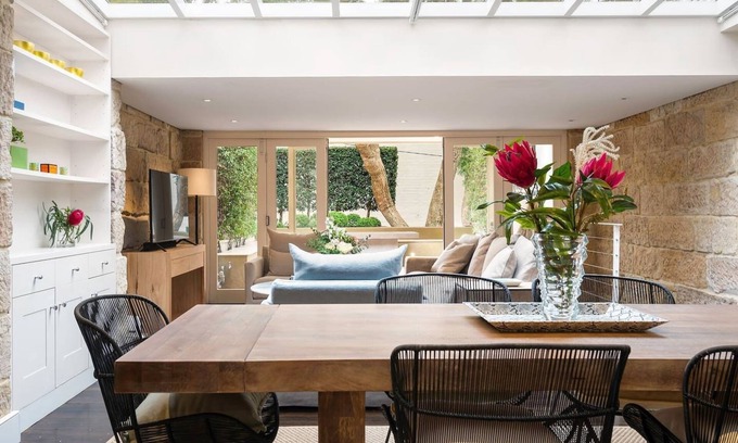 Paddington Cottage | Elegant Paddington Sandstone Cottage with Parking