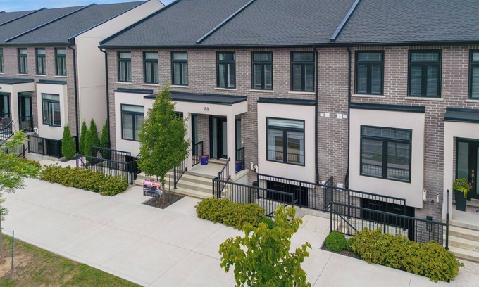 Pelham House | Elegant, Peaceful Retreat near Niagara Falls
