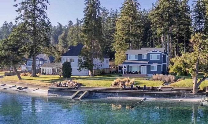 Poulsbo House | Elegant PNW Waterfront Beach House with Pickleball