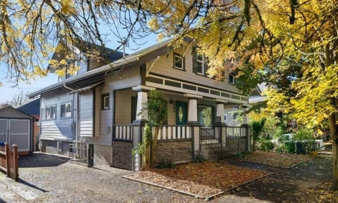 Richmond Apartment | Elegant Richmond Gem nestled up to Hawthorne Blvd.n