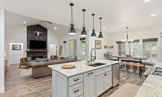 Clinton House | Elegant Rock Creek Abode